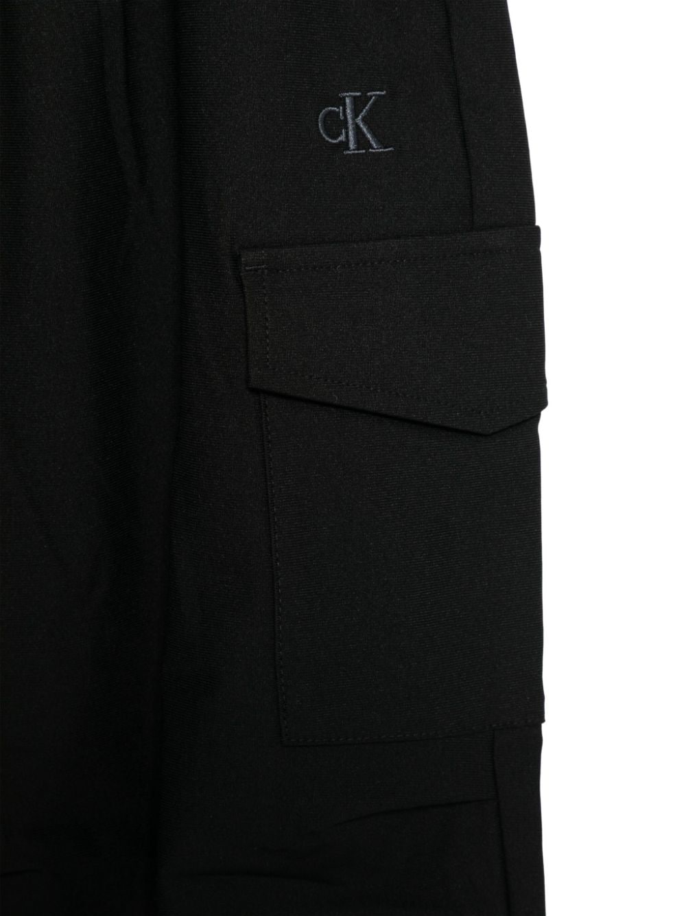 Pantaloni cargo per bambino Calvin Klein Kids nero con finitura in rilievo - Rubino Kids