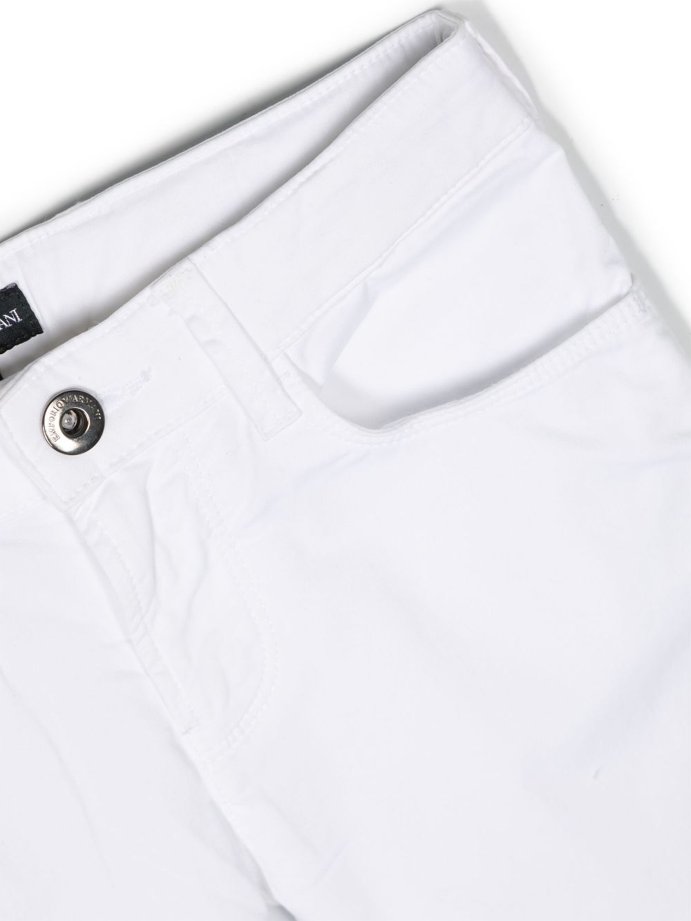 Pantaloni chino per bambino Emporio Armani Kids bianco con placca con logo color argento - Rubino Kids