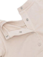 Set tutina bavaglino e cappellino per neonati Fendi Kids beige con logo jacquard FF - Rubino Kids