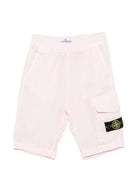 Shorts per bambino Stone Island Junior rosa con applicazione con logo - Rubino Kids