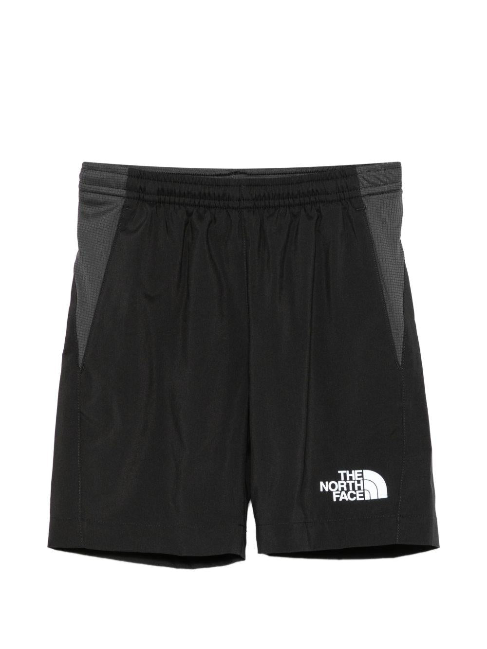 Shorts per bambino The North Face Kids neri con logo sul davanti - Rubino Kids