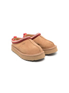 Slippers per bambina UGG Kids Tazz beige con cuciture decorative - Rubino Kids