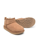 Stivali Classic Ultra Mini per bambina UGG Kids marroni con fodera in pile - Rubino Kids