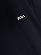 T-shirt con logo goffrato per bambino BOSS Kidswear nero con girocollo - Rubino Kids