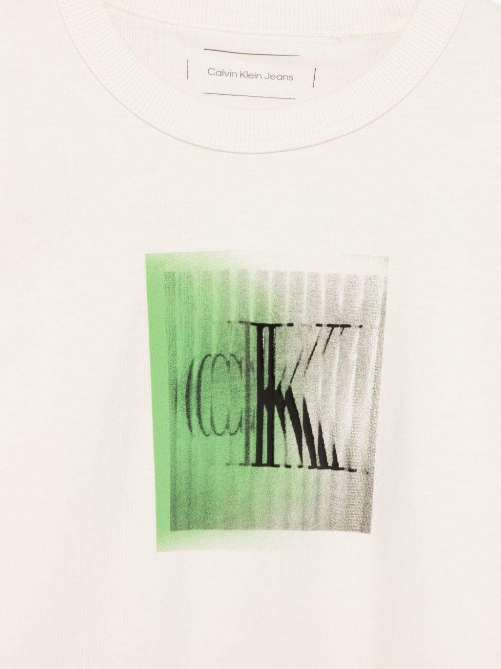 T-shirt con stampa per bambino Calvin Klein Kids bianco con orlo dritto - Rubino Kids