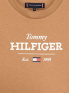 T-shirt con stampa per bambino Tommy Hilfiger Junior marrone con logo sulla manica - Rubino Kids