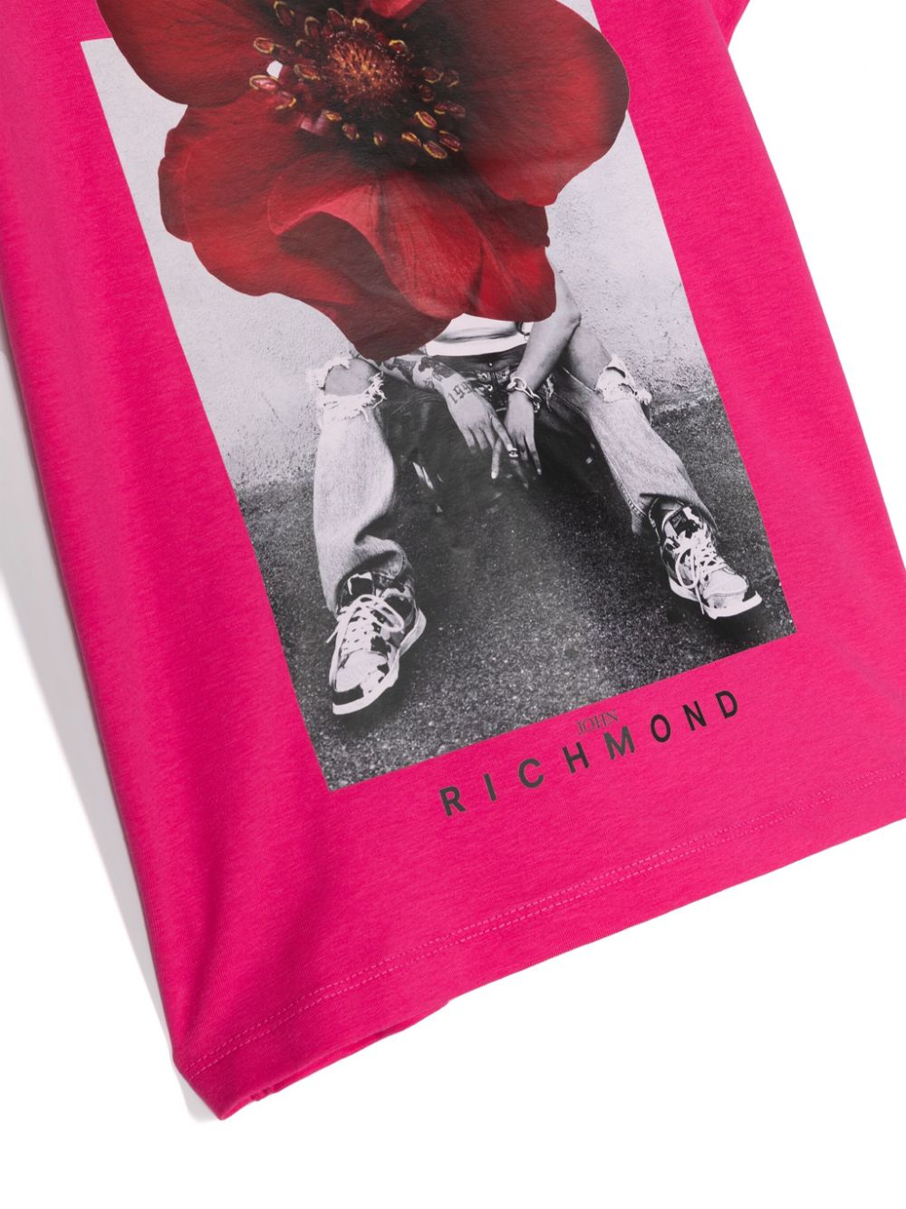 T shirt per bambina fucsia John Richmond Junior con stampa centrale garofano su fondo in bianco e nero - Rubino Kids