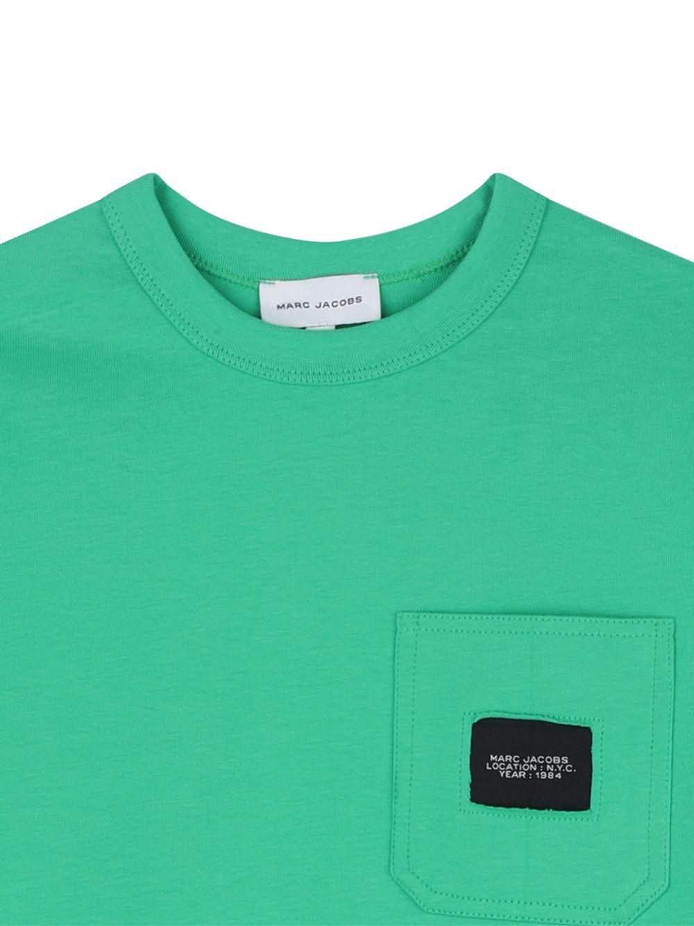 T-shirt per bambino The Marc Jacobs Kids verde con tasca applicata sul petto - Rubino Kids